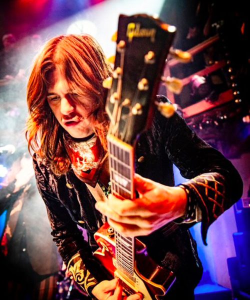 DDD_landingpage_853x1280_collab_john4